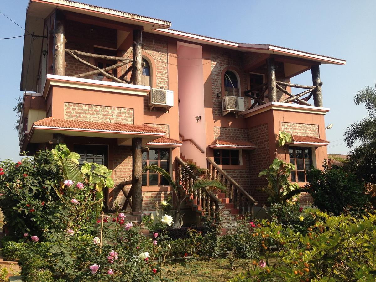 Whispering Woods Inn Bolpur Exterior foto